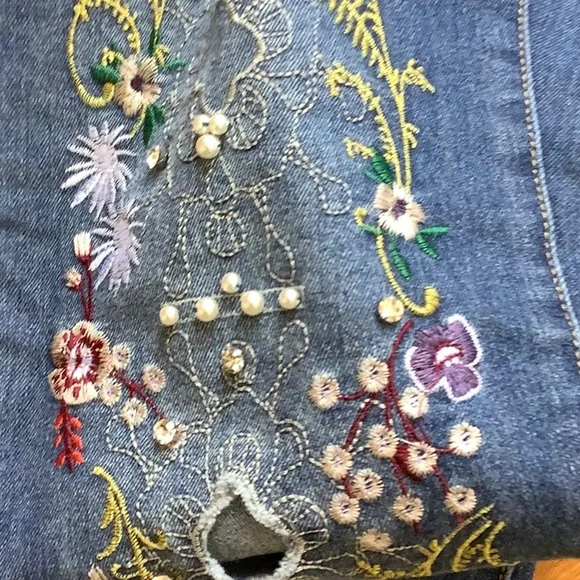 Venus Embroidered Cropped Ankle Blue Jeans - Picture 11 of 11